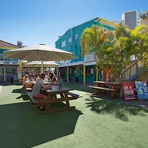 Hostel Backpackers In Paradise Under 45's, Gold Coast